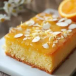 Gâteau fondant aux amandes et fleur d’oranger sur une assiette blanche