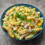 salade de pâtes crémeuse aux légumes frais et fromage