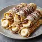 Crêpes roulées au Nutella et rondelles de banane servies en bouchées façon makis
