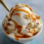 Glace au yaourt et caramel marbré sans sorbetière